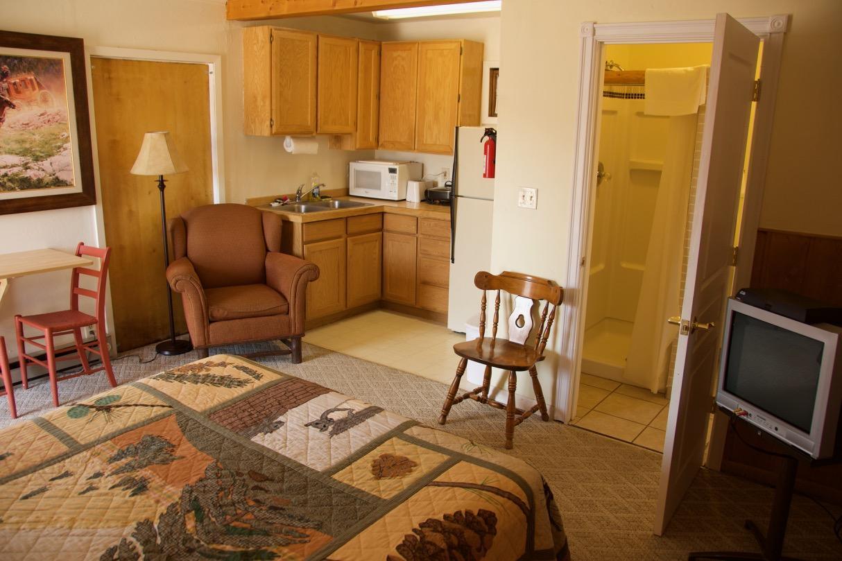 Yellowstone Holiday Motel West Yellowstone Exterior photo