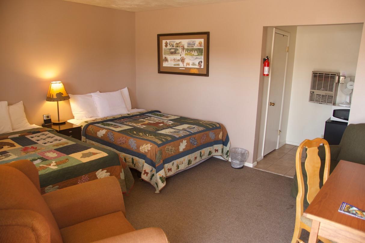 Yellowstone Holiday Motel West Yellowstone Exterior photo
